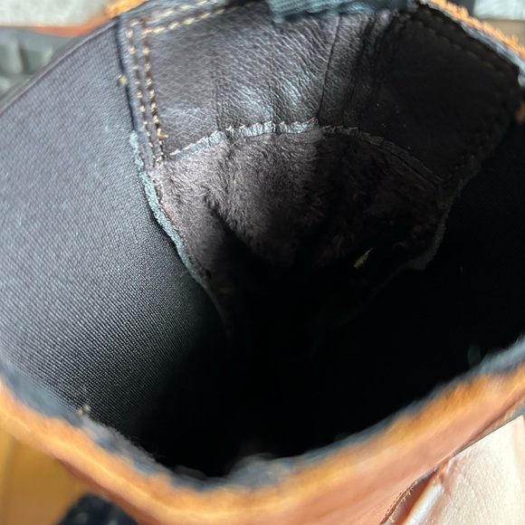 Pull on boots with a bit of a platform - Picture 3 of 4